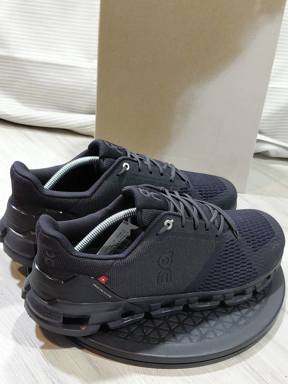 NWT On Mens Cloudflyer Triple Black Running Shoes SIZE MENS 11